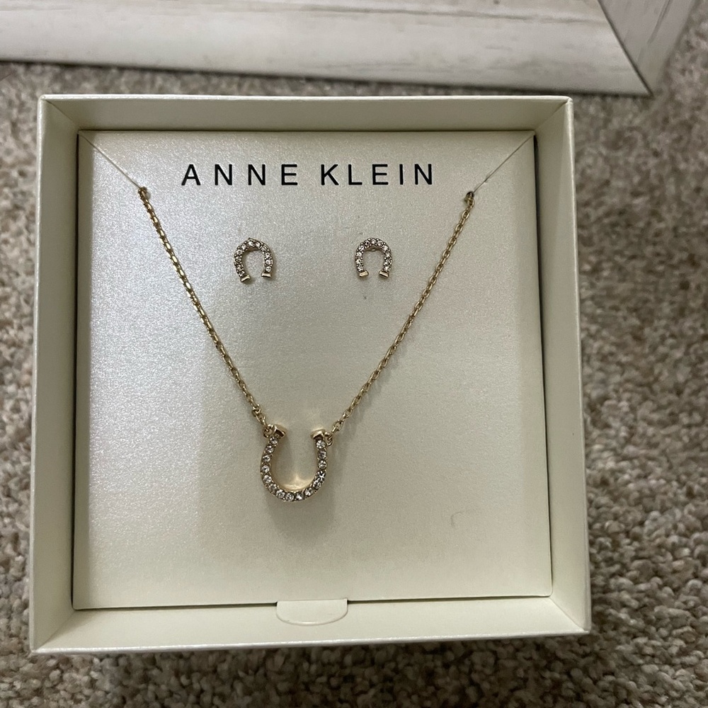 Never worn, horse show necklace with matching earrings